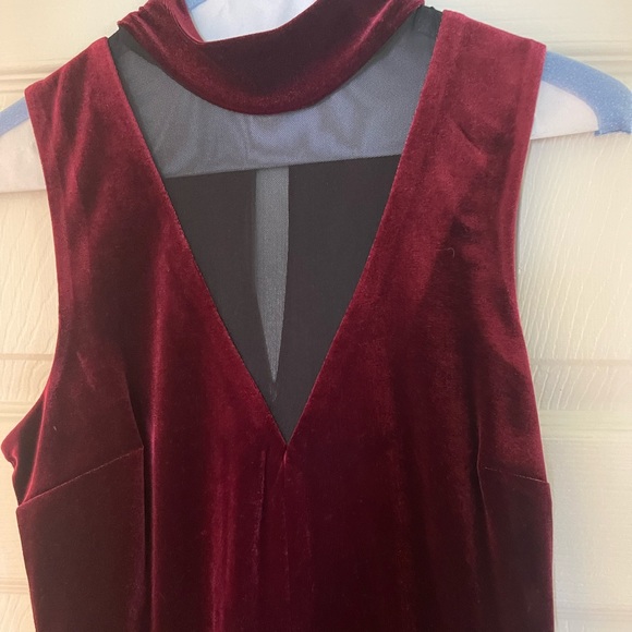 Women's Burgundy Velvet Choker Skater Dress - Picture 9 of 10